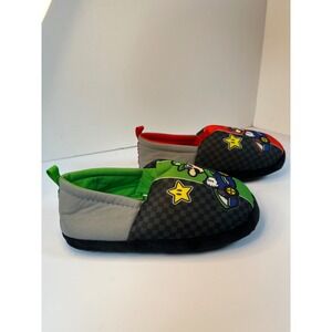 Nintendo Mario Kart Mario and Luigi Kids Slippers Size 2-3 Mismatched Red Green